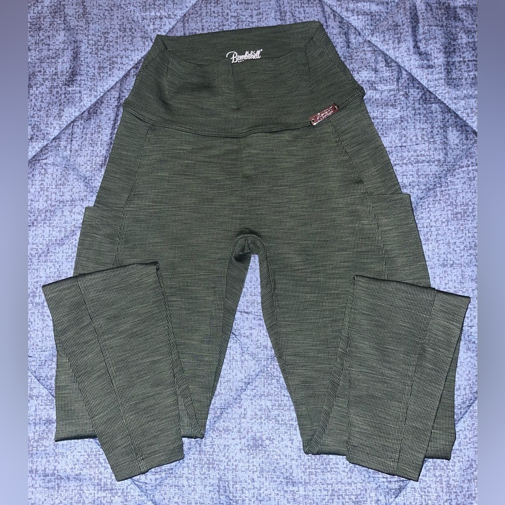 Bombshell Sportswear Pocket Rib Leggings in Green
